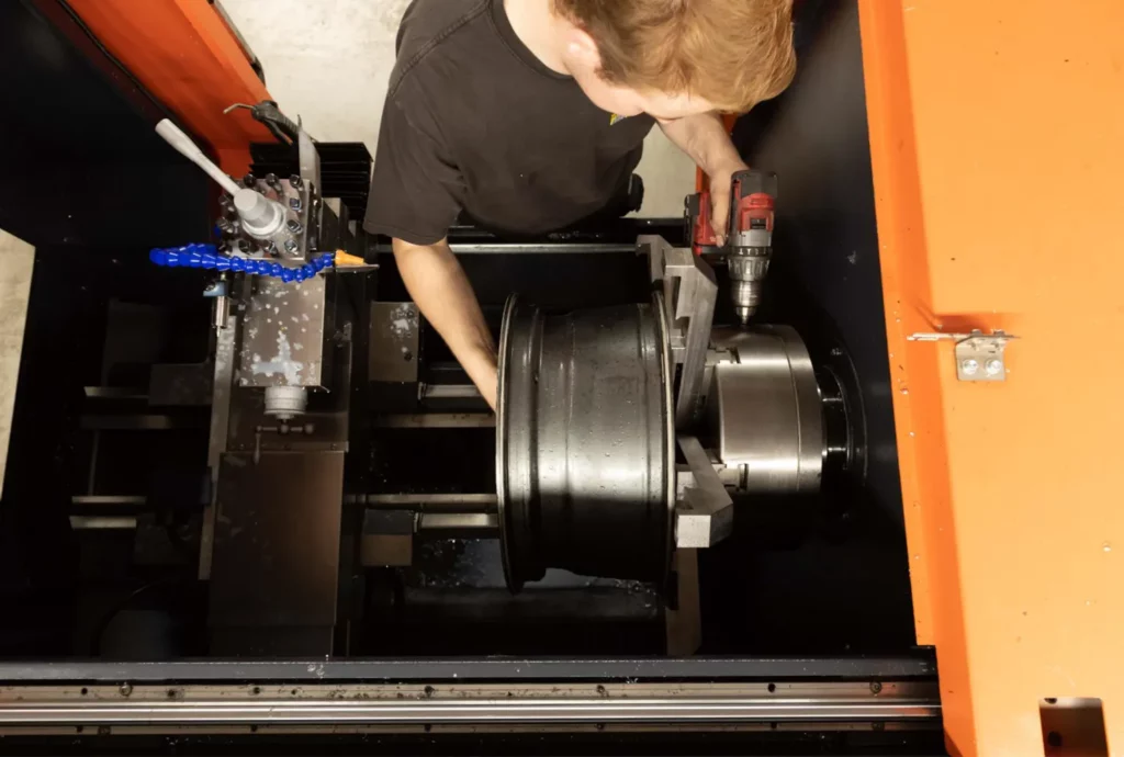 velgen-afdraaien-detail-cnc-stevens-banden